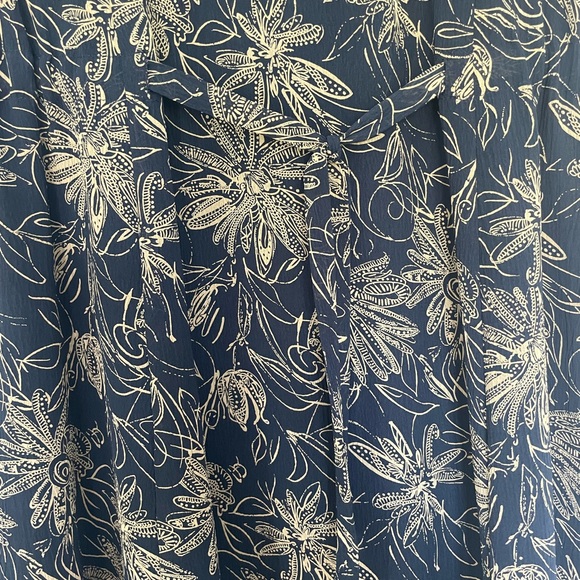 Button down dress OR a short sleeve jacket - Picture 4 of 5